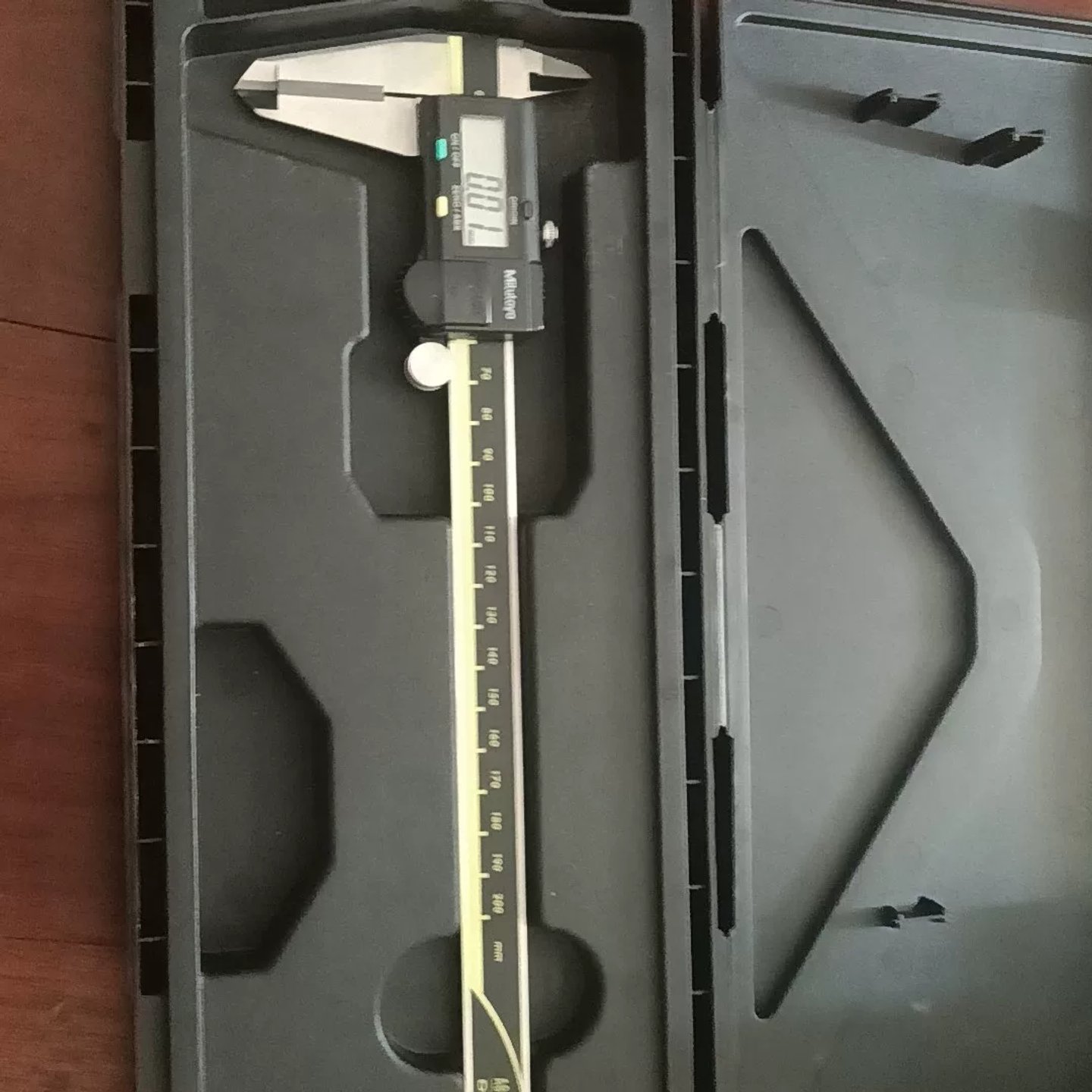 议价进口Mitutoyo三丰数显卡尺，测量面镶嵌钨钢型号50可维修图片