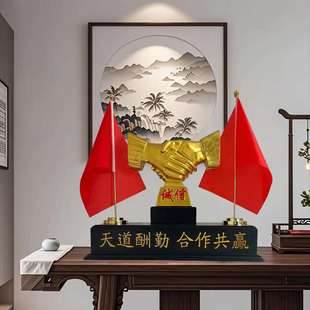 老板办公桌握手摆件树脂酒店前台装饰品公司开业