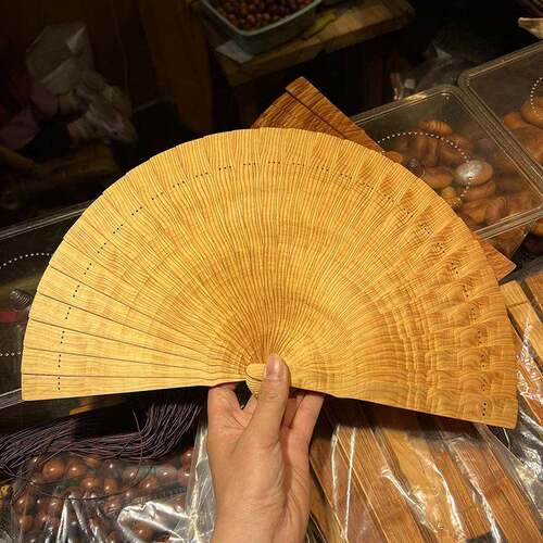 崖柏扇子太行崖柏苏扇镂空雕花折扇中国风工艺品扇子送礼