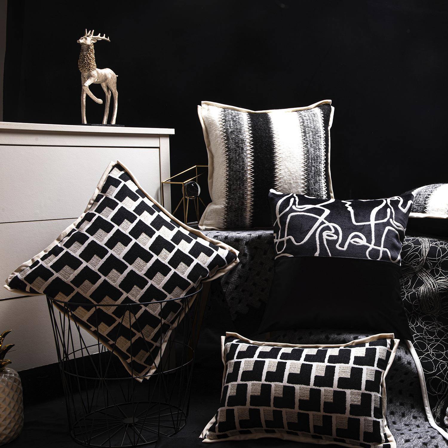 简约轻奢软装设计师靠枕客厅沙发抱枕样板房黑灰皮质拼接靠垫