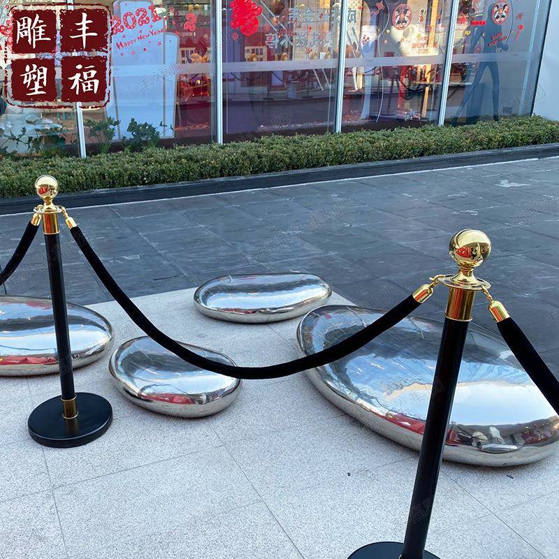 供应创意不锈钢石头雕塑酒店不锈钢鹅卵石雕塑售楼部水景景观摆件