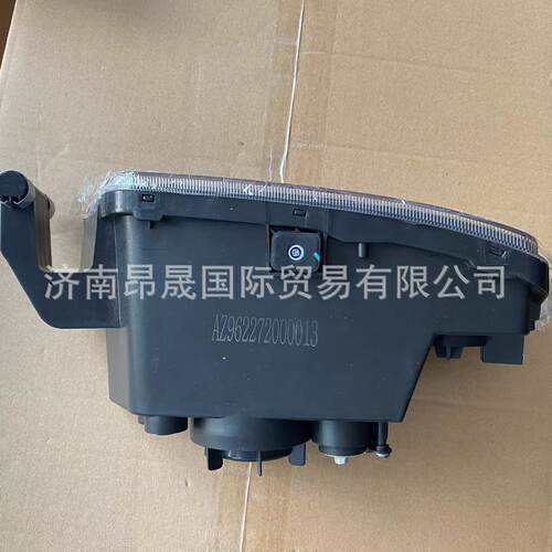 重汽HOWO T7 汕德卡C7配件AZ962272000013  前组合灯总成(右/黑）