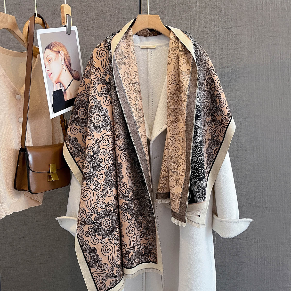 新款复古风花纹印花围脖多色拼接撞色设计秋季百搭保暖仿羊绒披肩