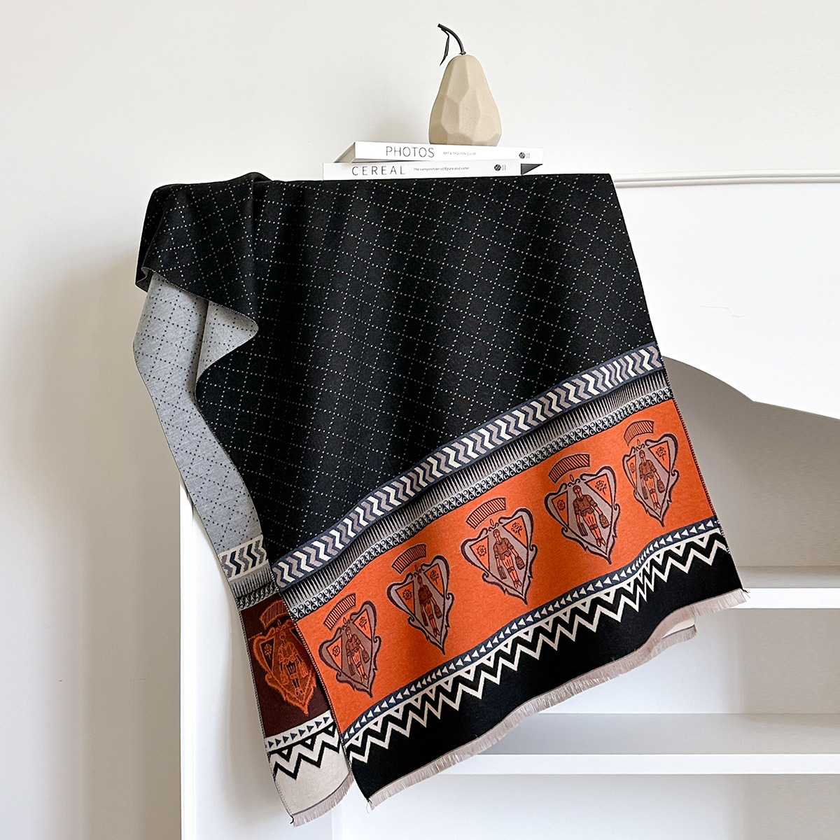 欧美围巾女冬季高级感新款盾牌流苏大披肩仿羊绒加厚保暖时尚围脖