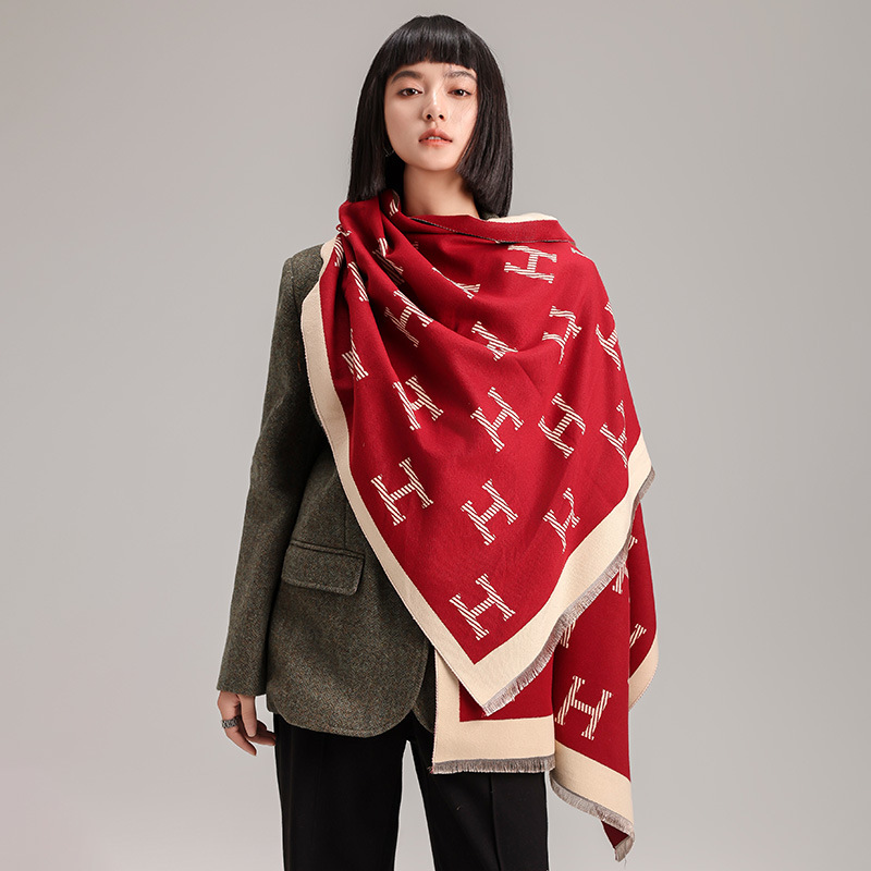 围巾女秋冬季百搭仿羊绒双面H字母加厚保暖北欧风防寒保暖披肩