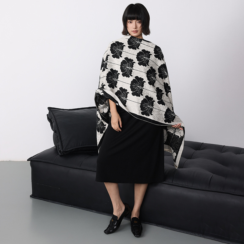 2025新款法式优雅仿羊绒叶子围巾通勤气质时尚高级百搭简约外穿