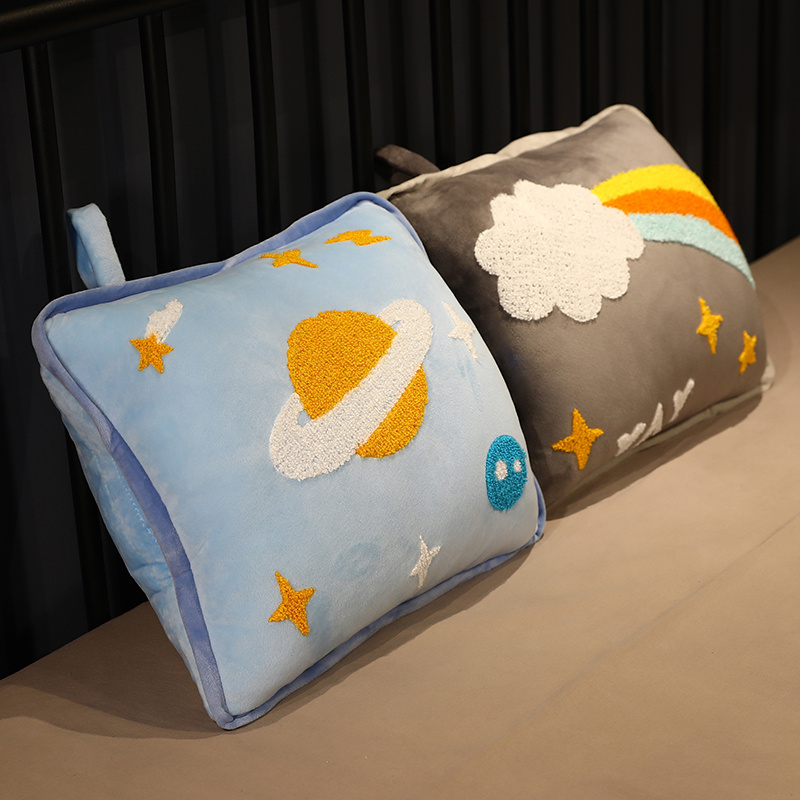 抱枕被子两用办公室午睡毯子二合一车用小枕头沙发靠枕靠垫汽车冬