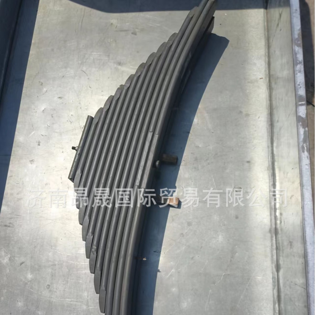 供应重汽豪沃 WG9725520289后钢板弹簧总成28mm厚 WG9725520286