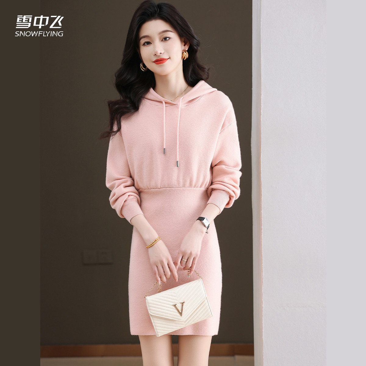 休闲连帽系带连衣裙女25年秋冬纯色简约修身显瘦针织中裙女款