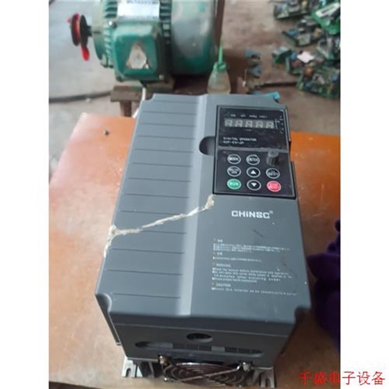 议价直拍不发:深川三相变频器,功率3.7/5.5kw,成色如图,功能完好