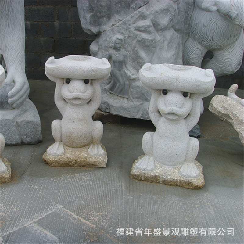 石雕喷水青蛙 庭院水池喷泉雕塑 石制品厂家 立体雕刻石材动物