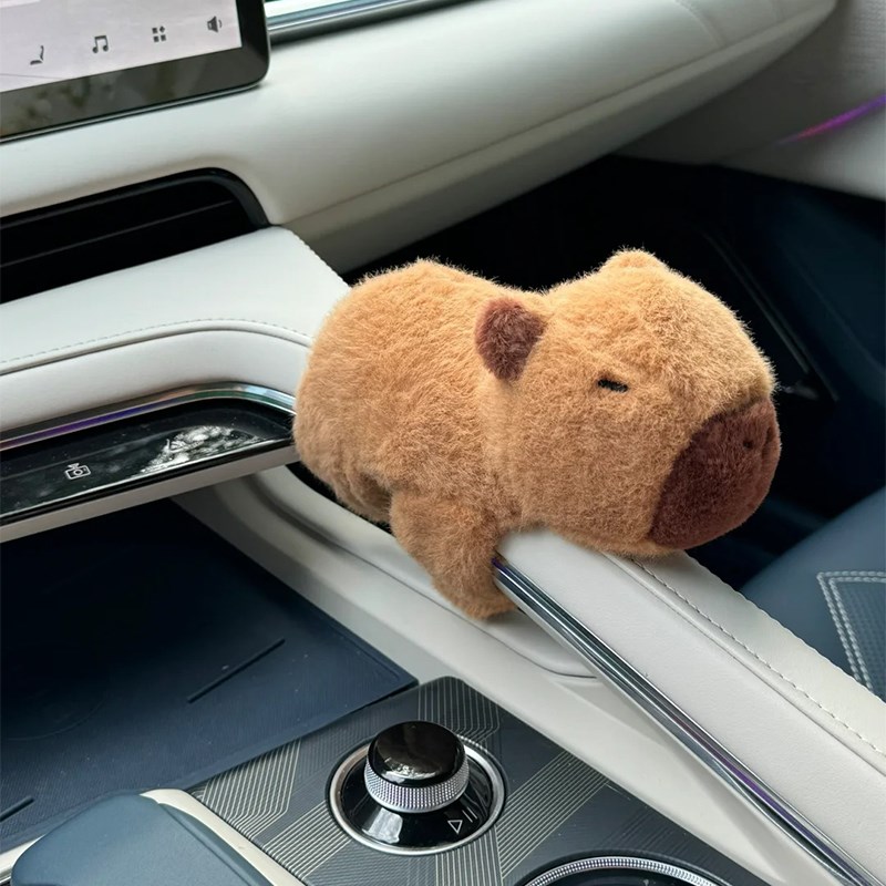 极氪001中控玩偶卡皮巴拉车饰车载汽车怀挡装饰摆件水豚毛绒卡通