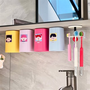 镜柜下磁吸漱口杯牙刷置物架一家四口壁挂式免打孔倒扣沥水牙杯架