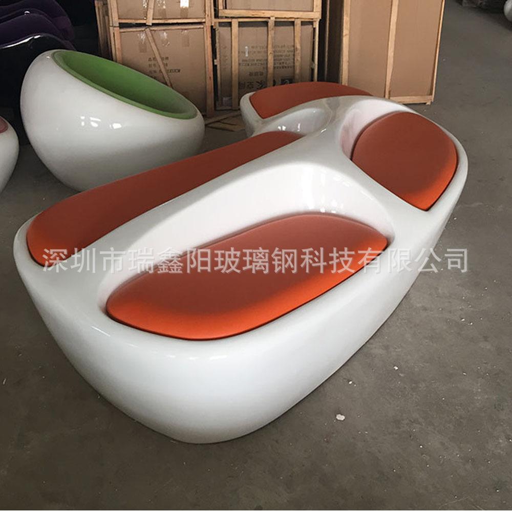 商务会议室休闲区个性化等候休息椅玻璃钢创意造型商场多人位椅子