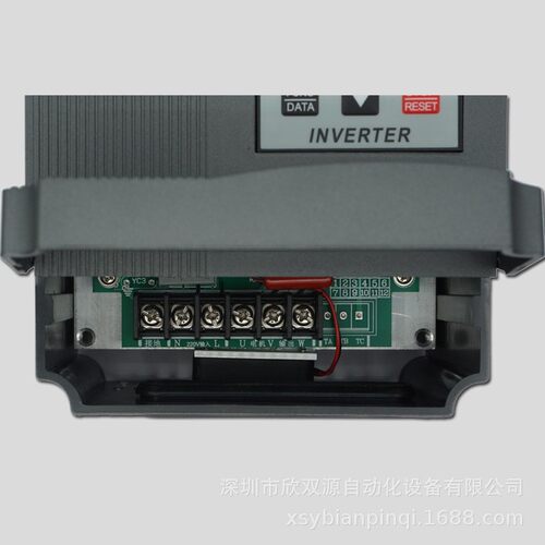 变频器2.2KW 220V输入220V三相电机调速器单相变频器