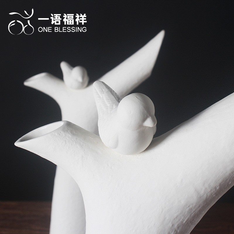 现代白色创意陶瓷摆件北欧简约时尚家居客厅酒柜餐桌摆设软装饰品