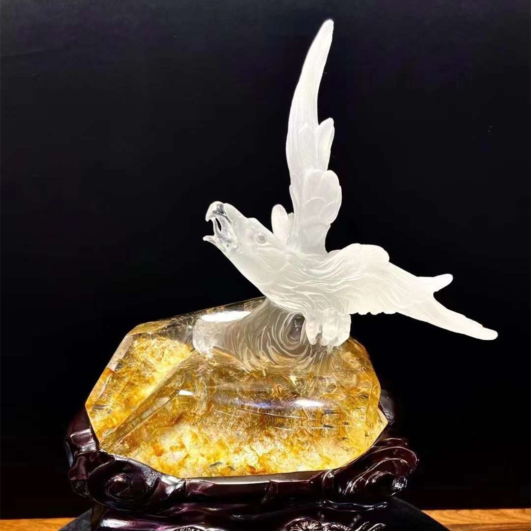 天然原矿白水晶黄皮胶花精雕老鹰 原石水晶胶花老鹰 水晶原石摆件