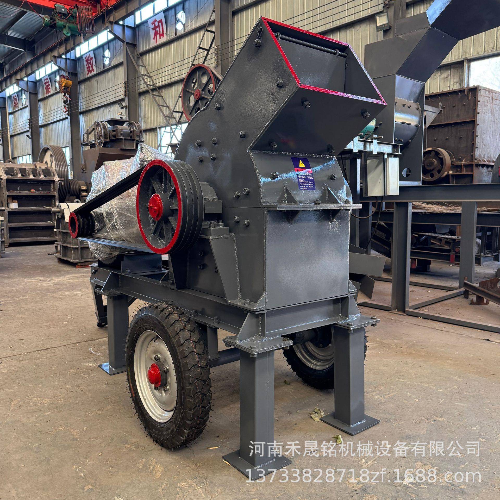 小型锤式破碎机移动式/固定式可选适用于建筑垃圾石灰石砖瓦破碎