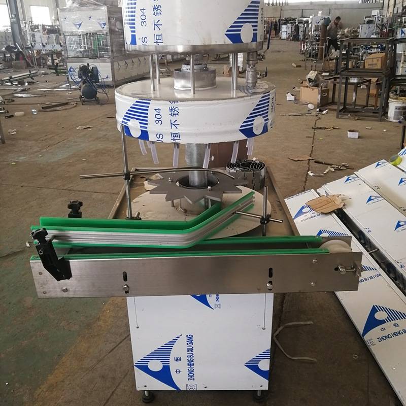 12头小型白酒灌装机 小万能半自动液体灌装机 全自动小型灌装机