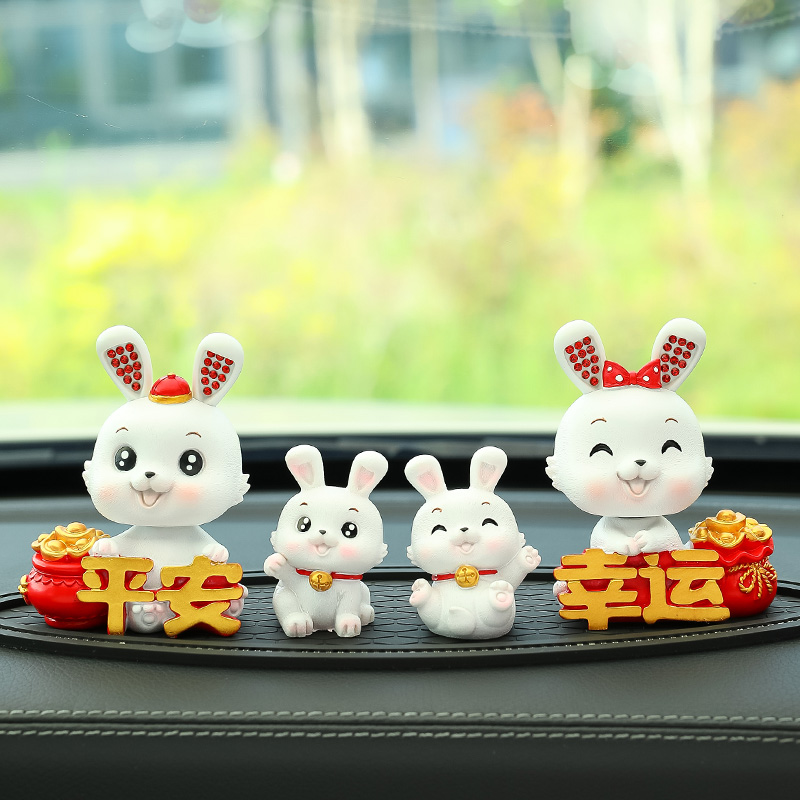 2022新款汽车中控台小摆件车载可爱兔子创M意高档车内装饰用品大