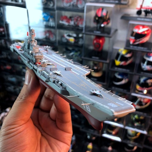 中国辽宁号航空母舰军舰t合金舰船摆件静态成品舰船模型带展示盒