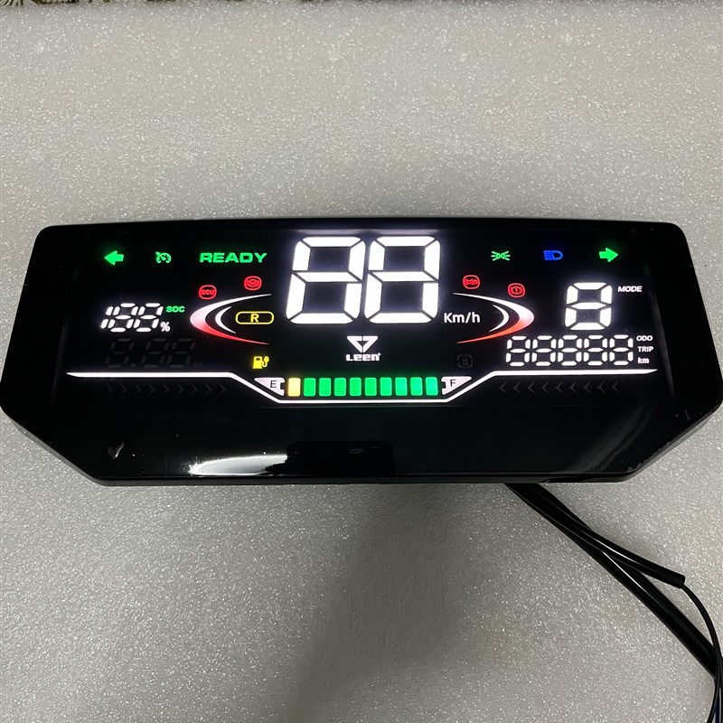 新蕾T2bT9M5电动车同款款仪表 超大满屏显示 贯穿式流水灯电压可