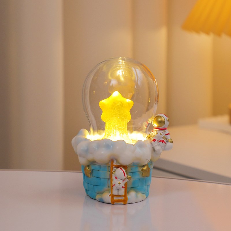 创意宇航员灯泡小夜灯卧室桌面摆件生日礼物送男孩子女生闺蜜实用