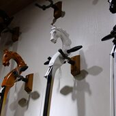 马头琴专用挂钩 蒙韵出品 墙体模板螺丝固定 稳定 牢靠