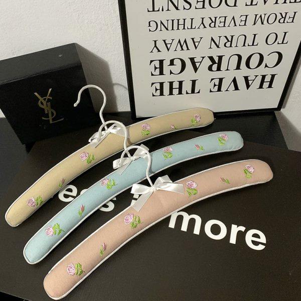 花田后街 高定日系棉麻刺绣衣架海绵 包布衣挂无痕防滑衣撑子41CM,收纳整理,植绒衣架/布衣架,淘宝优惠券,粉丝福利购,淘宝优惠卷