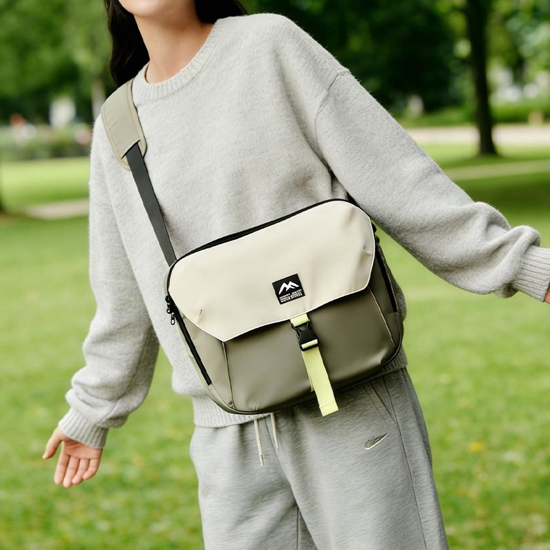 斯凯奇单肩户外斜挎包夏季防沾水大容量腋下包包潮流百搭轻巧小包