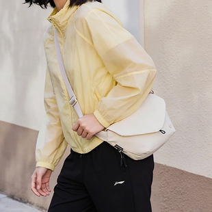 斯凯奇2026年新品男女款简约腰包休闲运动风瑜伽健身收纳包