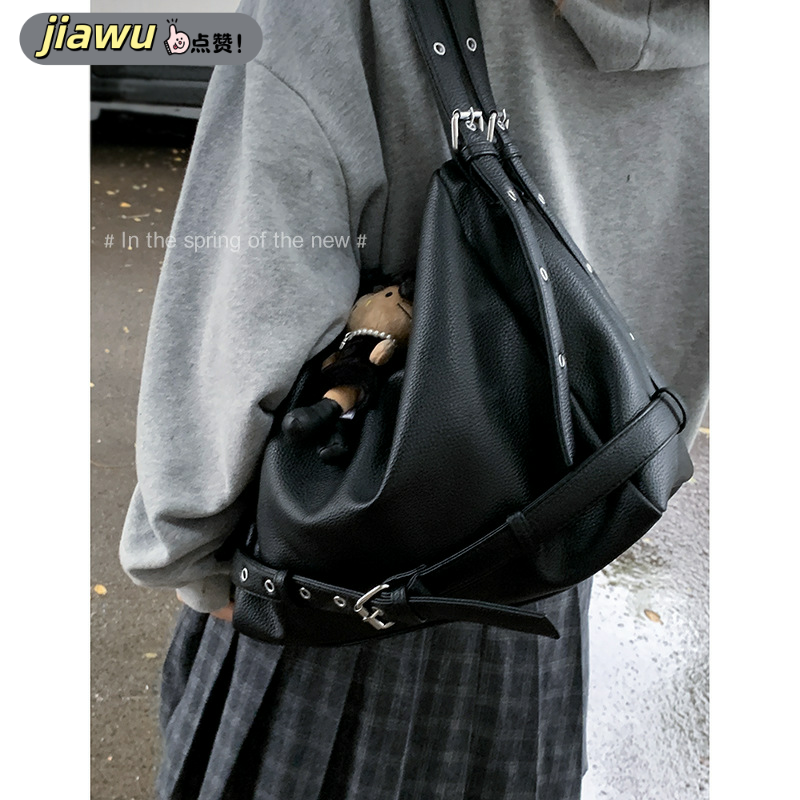 新款复古腋下通勤包女士包包时尚