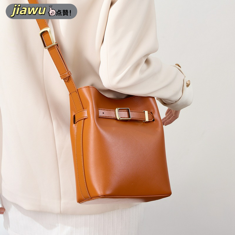 新款复古女士单肩包高级感水桶包