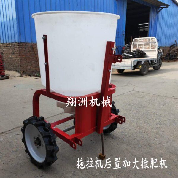 撒肥机轮式 拖拉机后拉式洒肥料机加大容量圆桶 草坪车后挂施肥机图片