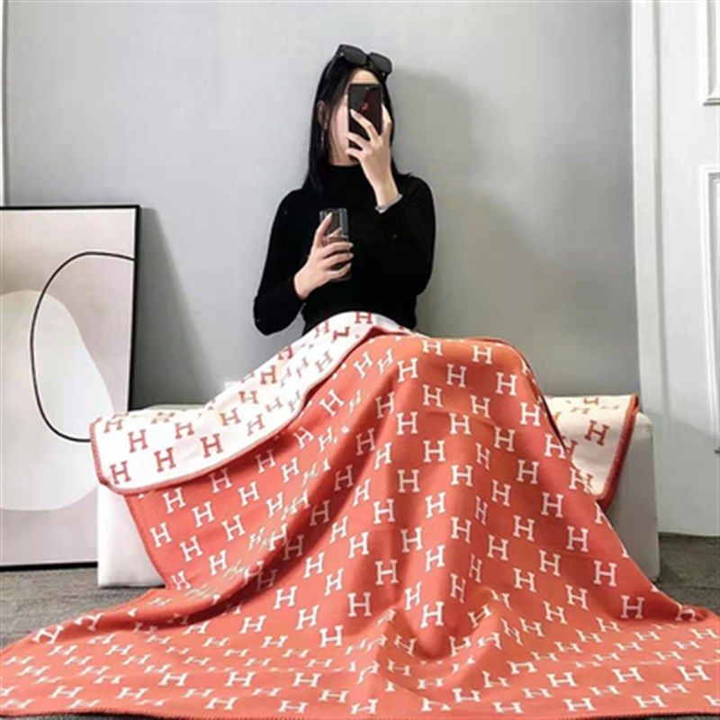 轻奢高级感H字母羊绒羊毛毯样板沙发盖毯办公室午睡空调被子披肩
