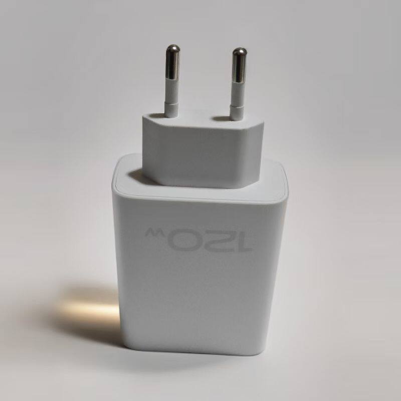 疾速闪充体验 vivo 120W 原装充电头