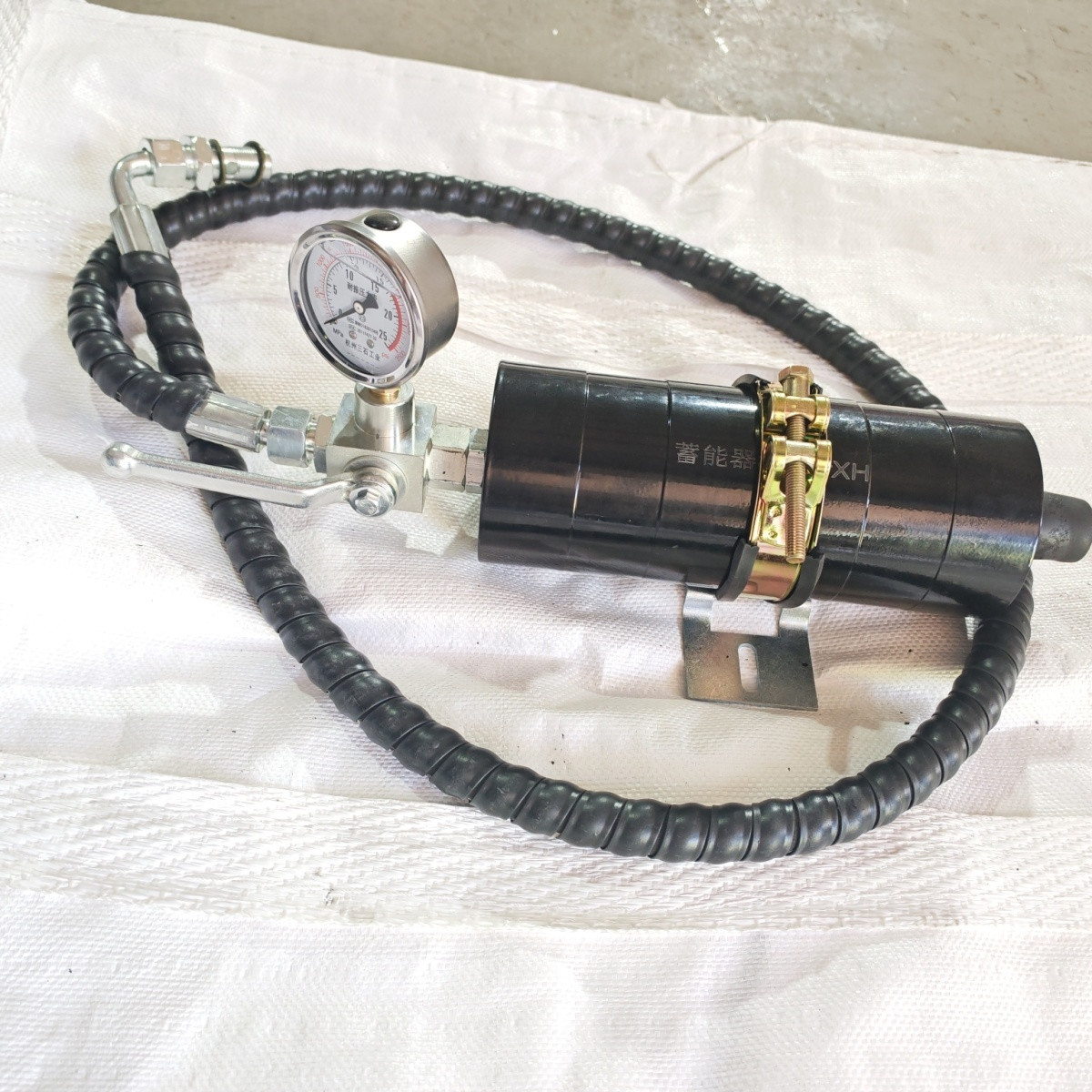 拖拉机液压拉杆油缸缓冲蓄能器东方红缓冲器收割机维护