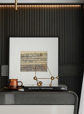 轻奢样板间卧室床头柜台面装饰品摆件装饰画书籍搭配软装组合装饰