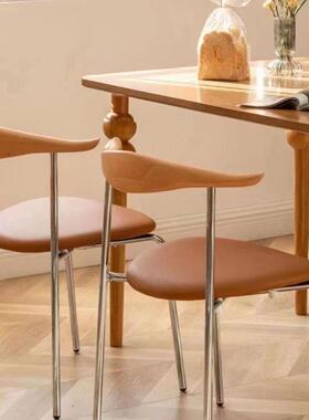 北欧轻奢牛餐椅现代约创软意角46901家用实木包椅loft简极简咖啡