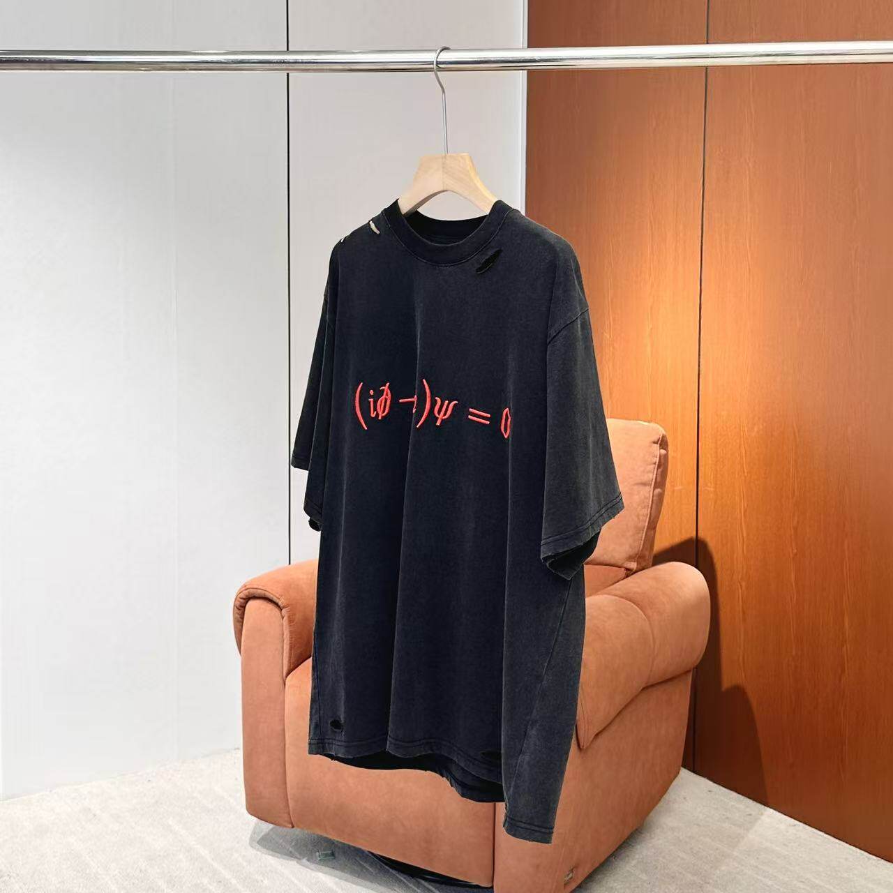 【妍妍粉丝专享】26新款复古做旧破洞公式刺绣短袖ONST183636133