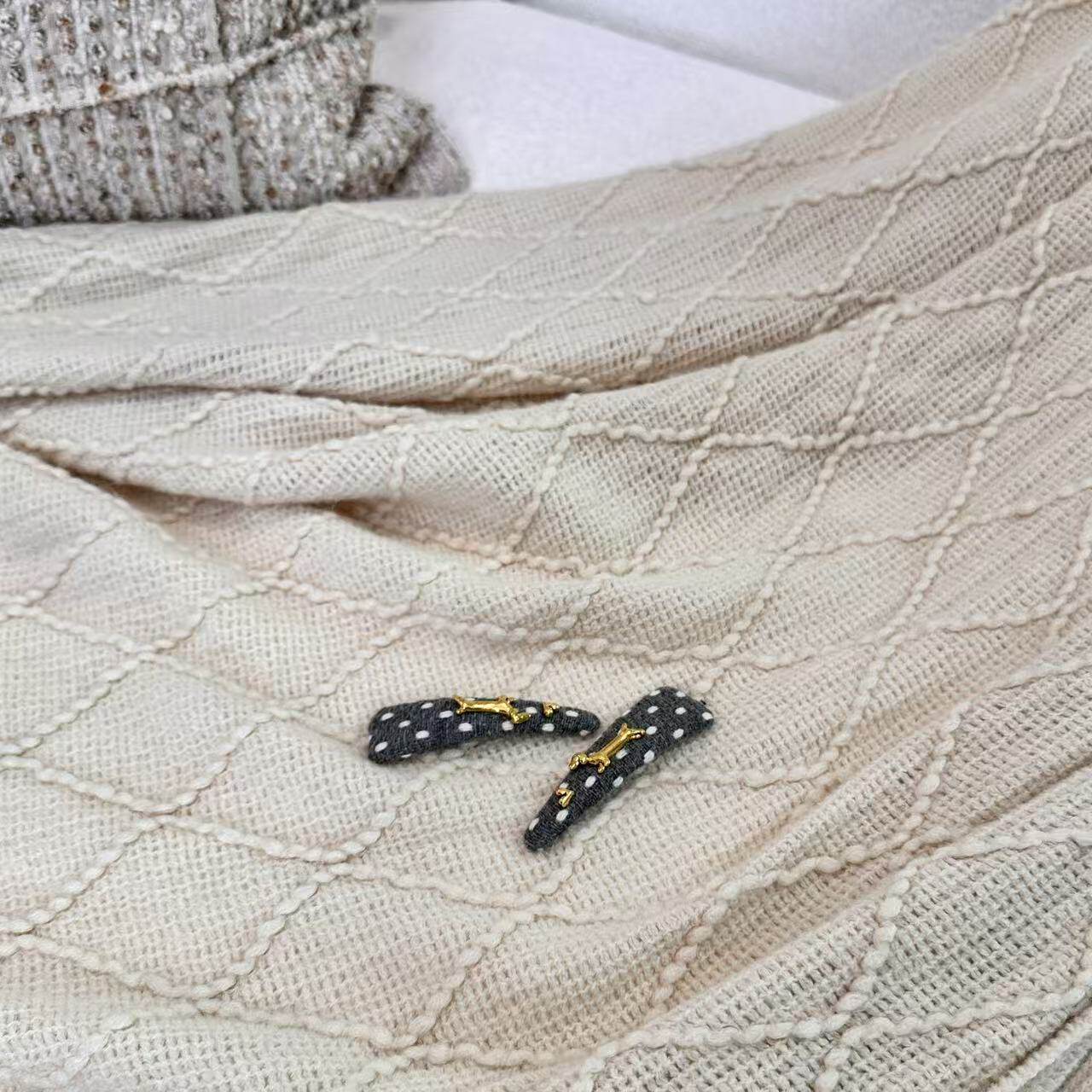 【妍妍】韩国限定金色腊肠狗发夹 ONSJ245636248