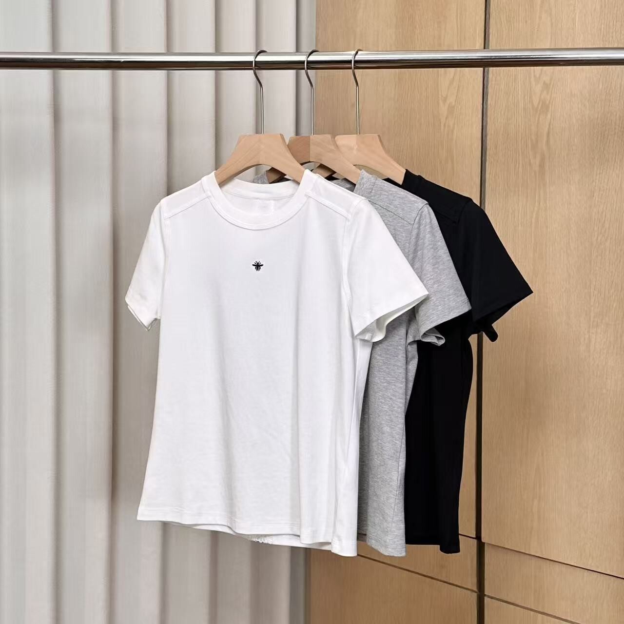 【妍妍粉丝专享】26春季新款简约百搭圆领刺绣T恤ONST02636045