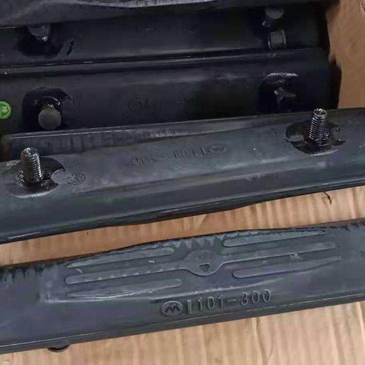 挖掘机履带胶 现代R220-7牛筋履带胶块 橡胶履带输送带 全车配件