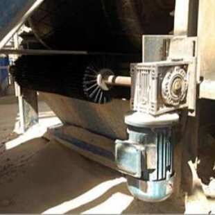 滚刷旋转毛刷清扫器尼龙毛刷辊水泥厂煤矿砂厂焦化厂输送刷头清洁