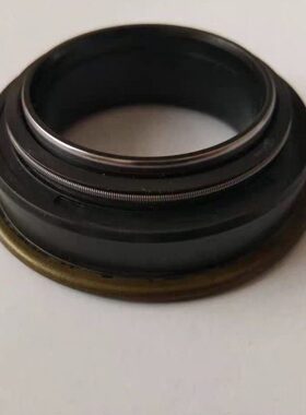 久保田拖拉机704/854/954动力输出轴油封PTO油封33740-80290