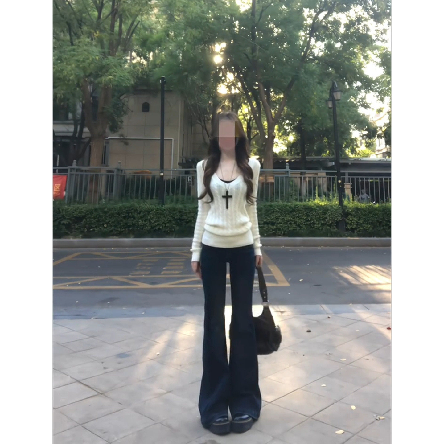 白色巨好看v领针织麻花毛衣女2026新款秋季慵懒收腰显瘦辣妹上衣