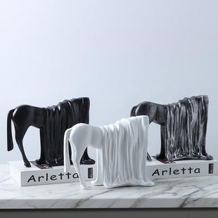 无现代极简轻奢脂无头披布马动马物抽象马树摆件家马居样板间装饰