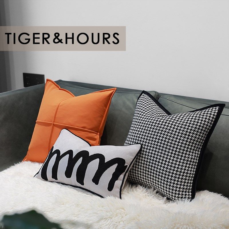 7N现代轻奢十字鲜橙科技皮抱枕沙发客厅靠垫简约纯色大卧室靠包抱