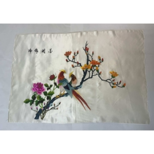 老粤绣创汇期老绣娘纯蚕丝手工刺绣绣片：尺寸：高48cm，宽68 cm