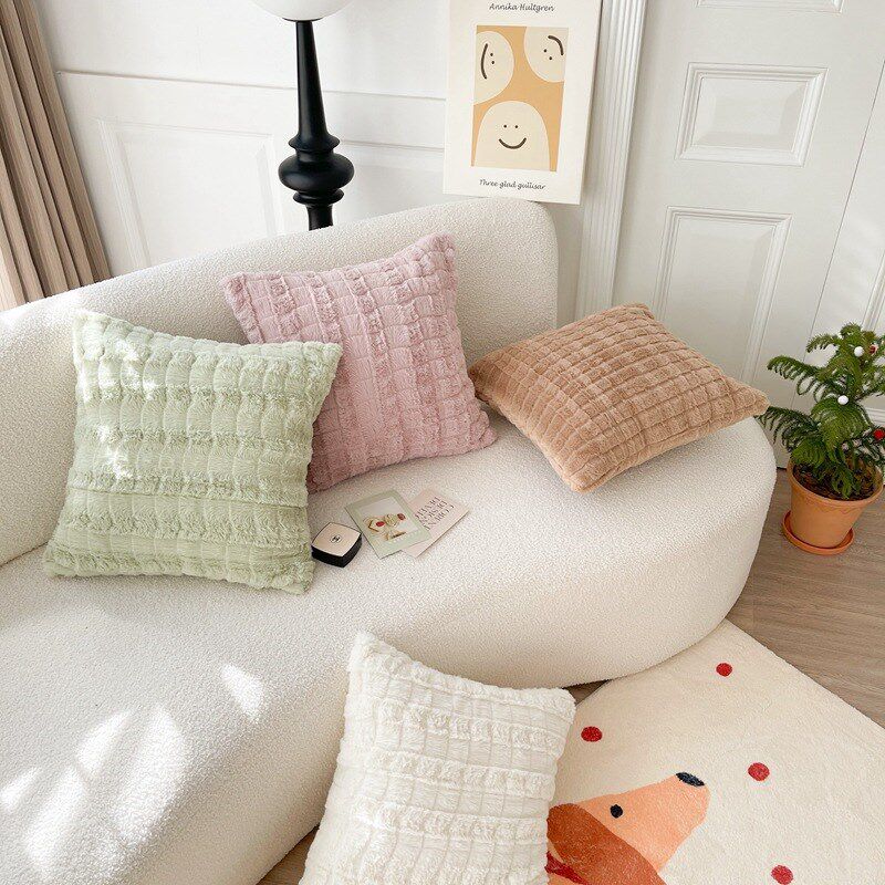 奶油风仿獭兔绒毛抱枕撸猫感沙发客厅靠垫床头靠枕飘窗靠背样板间